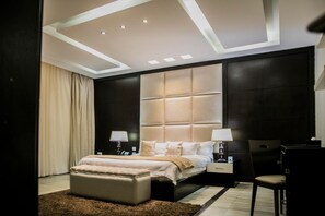 Premium bedding, minibar, in-room safe, desk - Twangale Resort & Spa (Lusaka)