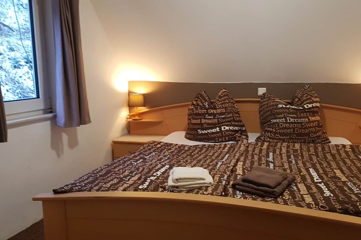 Coffres-forts dans les chambres, Wi-Fi, draps fournis