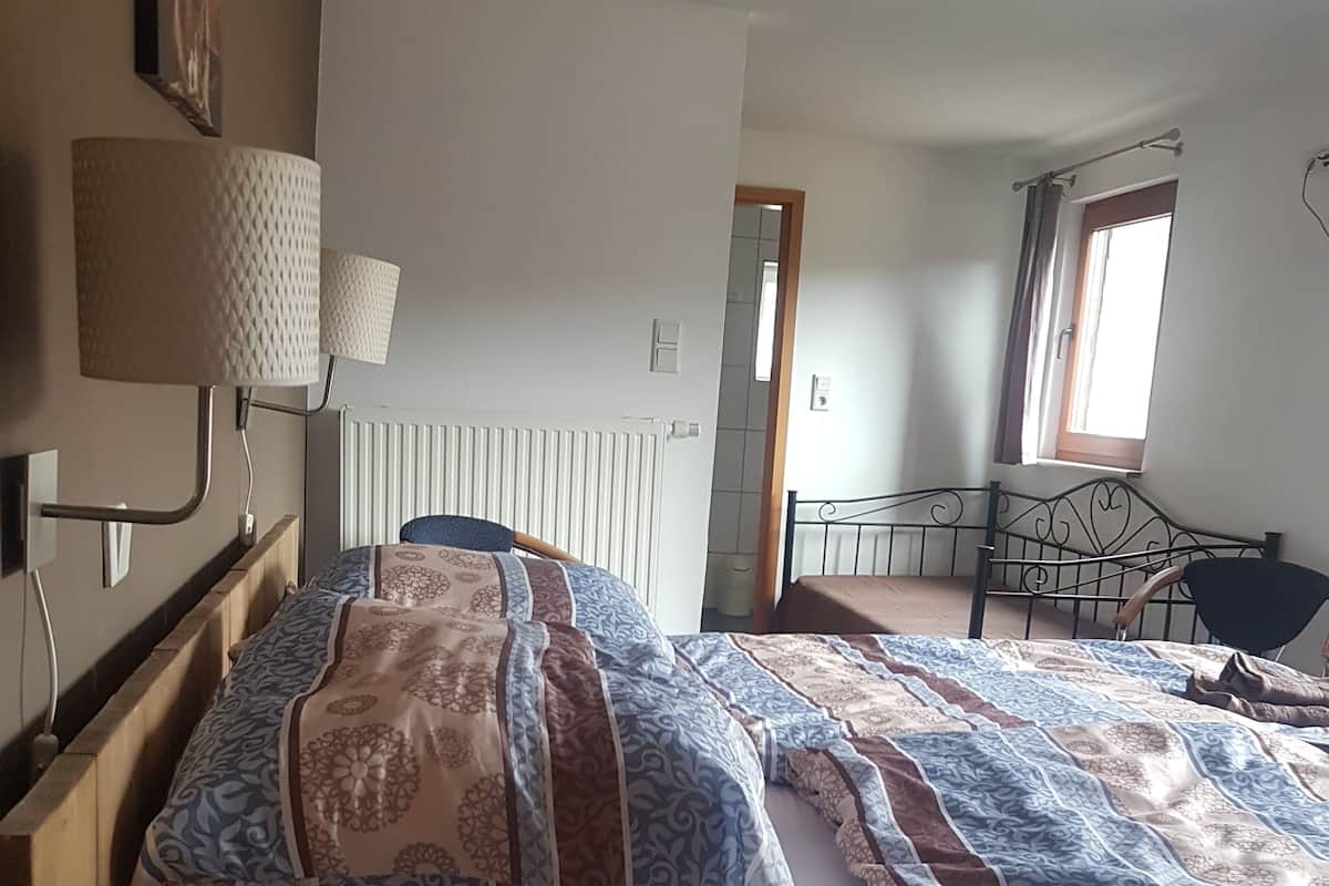 Coffres-forts dans les chambres, Wi-Fi, draps fournis