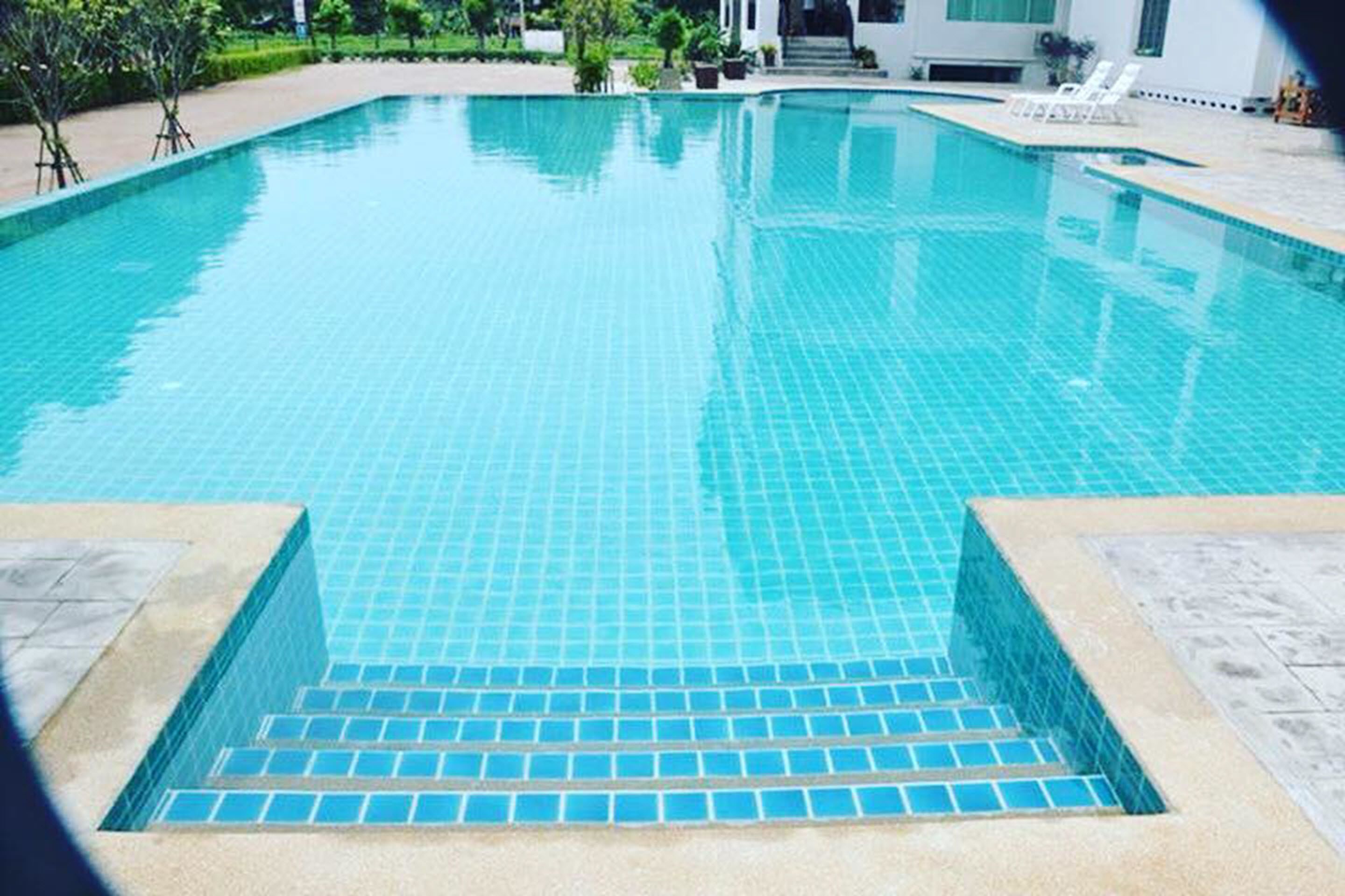 outdoor pool, pool loungers