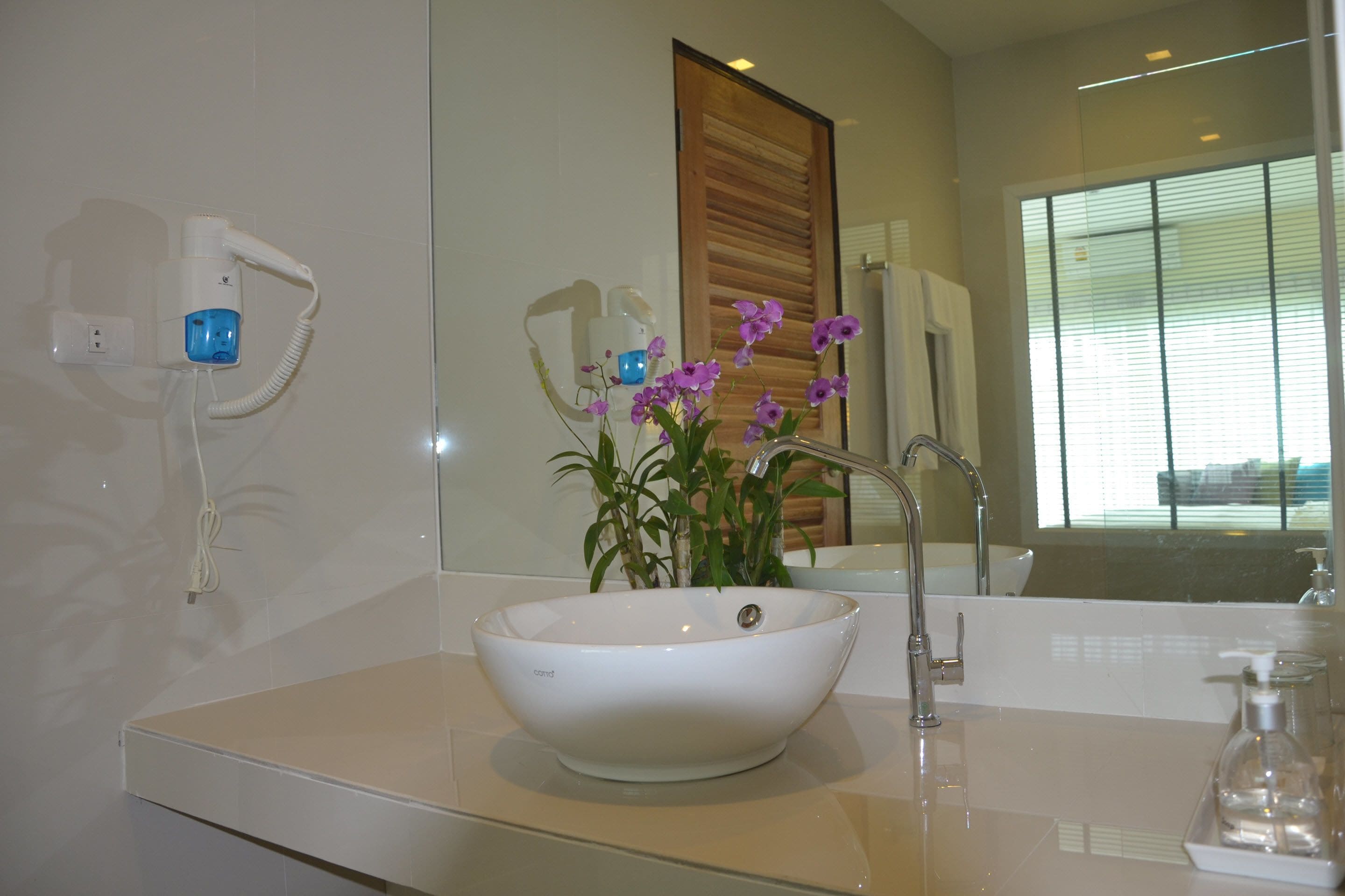 shower, free toiletries, hair dryer, slippers