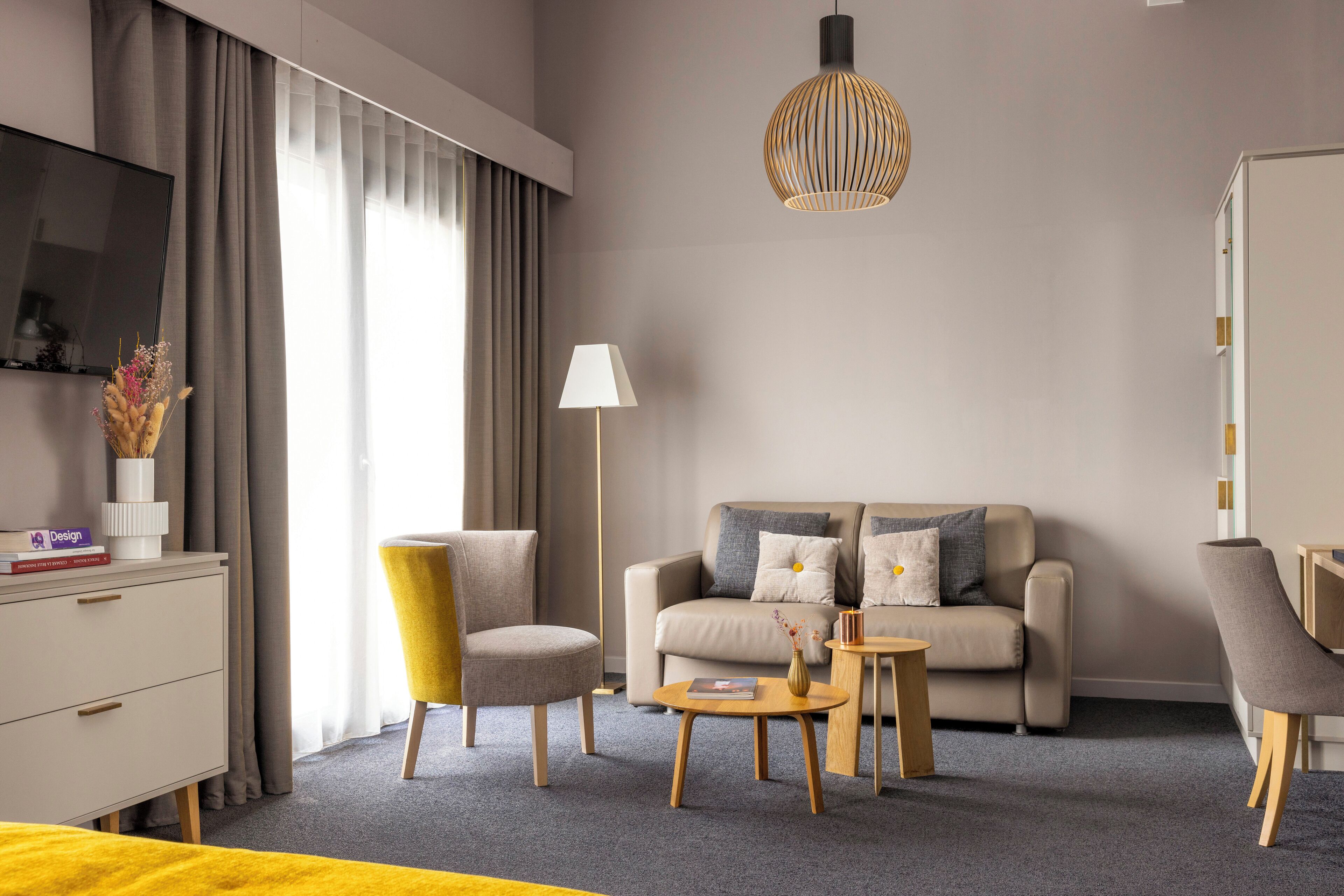 junior suite, 1 king bed | 1 bedroom, premium bedding, minibar, in-room safe