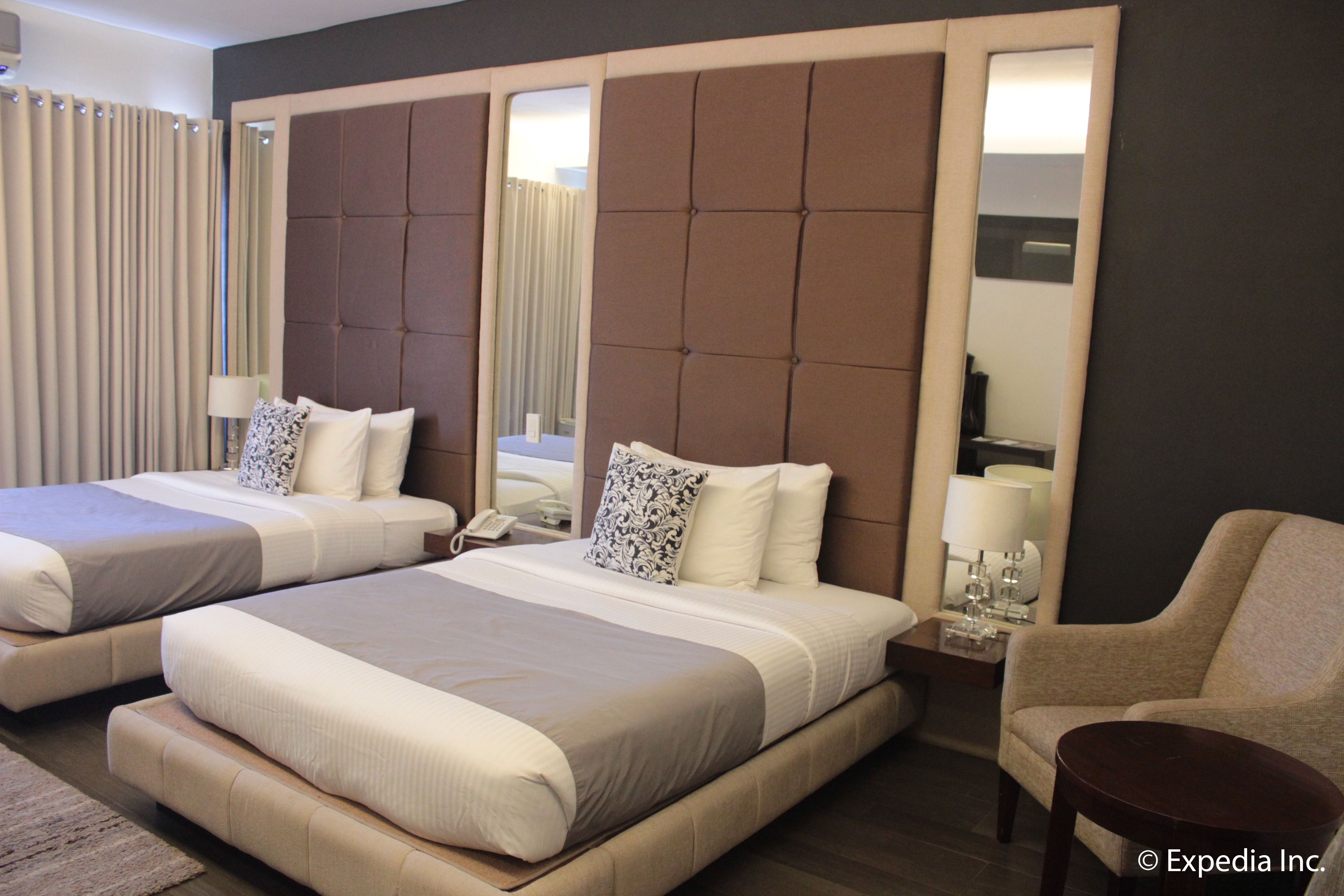 double deluxe | minibar, in-room safe, desk, rollaway beds