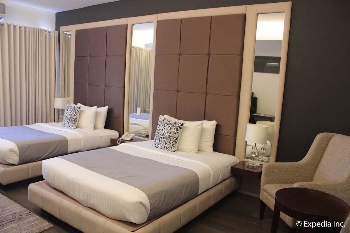 double deluxe | minibar, in-room safe, desk, rollaway beds