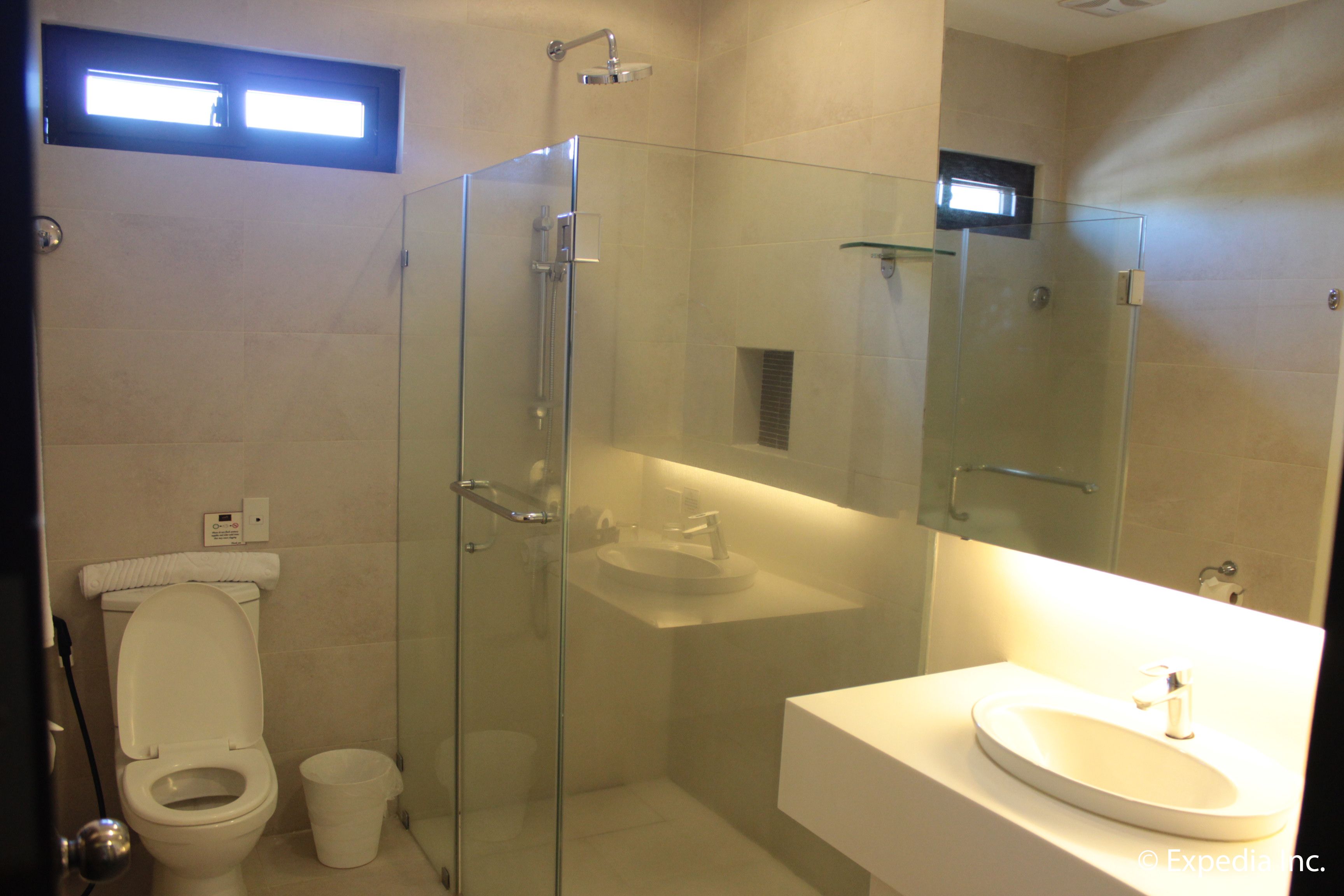 superior room | bathroom | shower, free toiletries, hair dryer, bathrobes