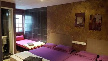 Family Room, 1 Bedroom | Desk, free WiFi, bed sheets