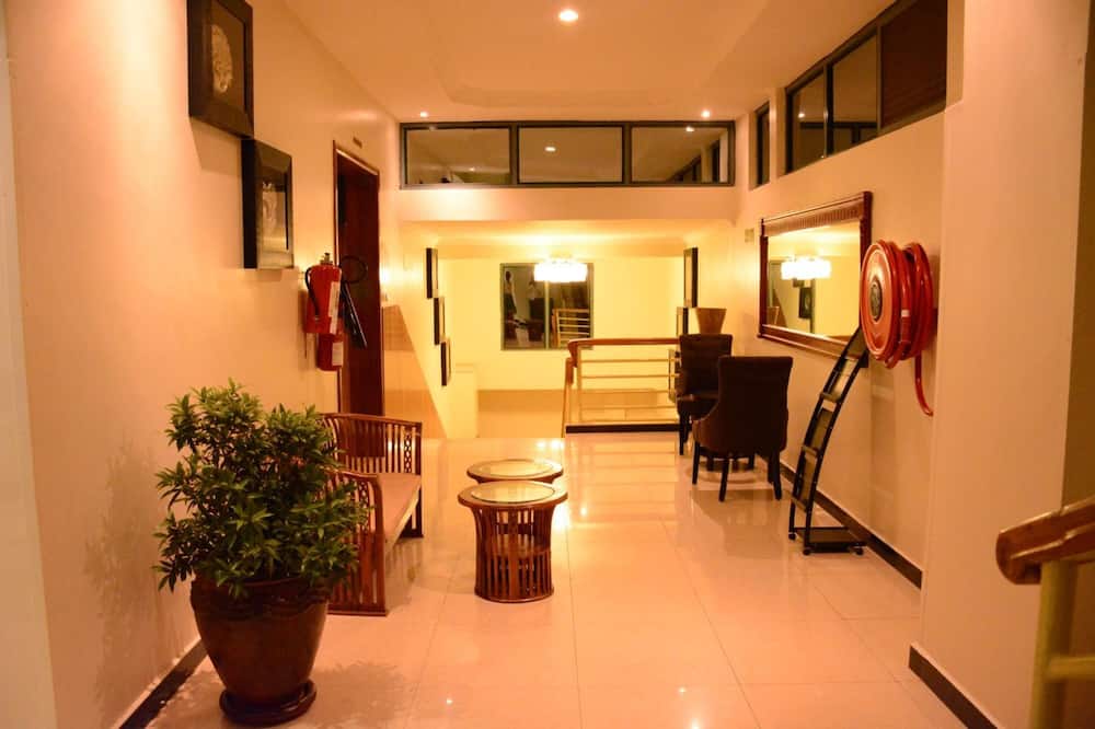 La Posh Hotel