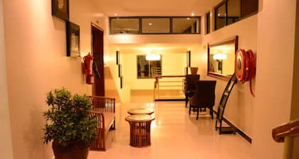 La Posh Hotel