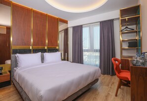 Premier Double Room | Hypo-allergenic bedding, minibar, in-room safe, desk - Henna Hotel Istanbul (Istanbul)