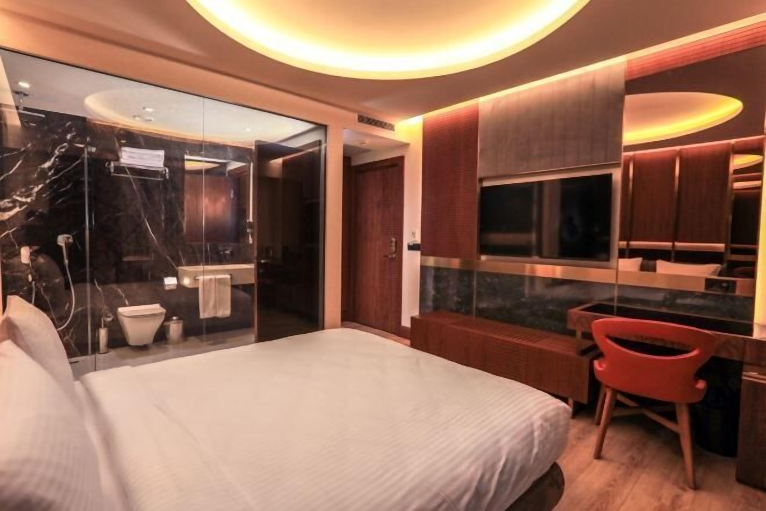 低刺激性寝具、ミニバー、セーフティボックス (室内)、デスク