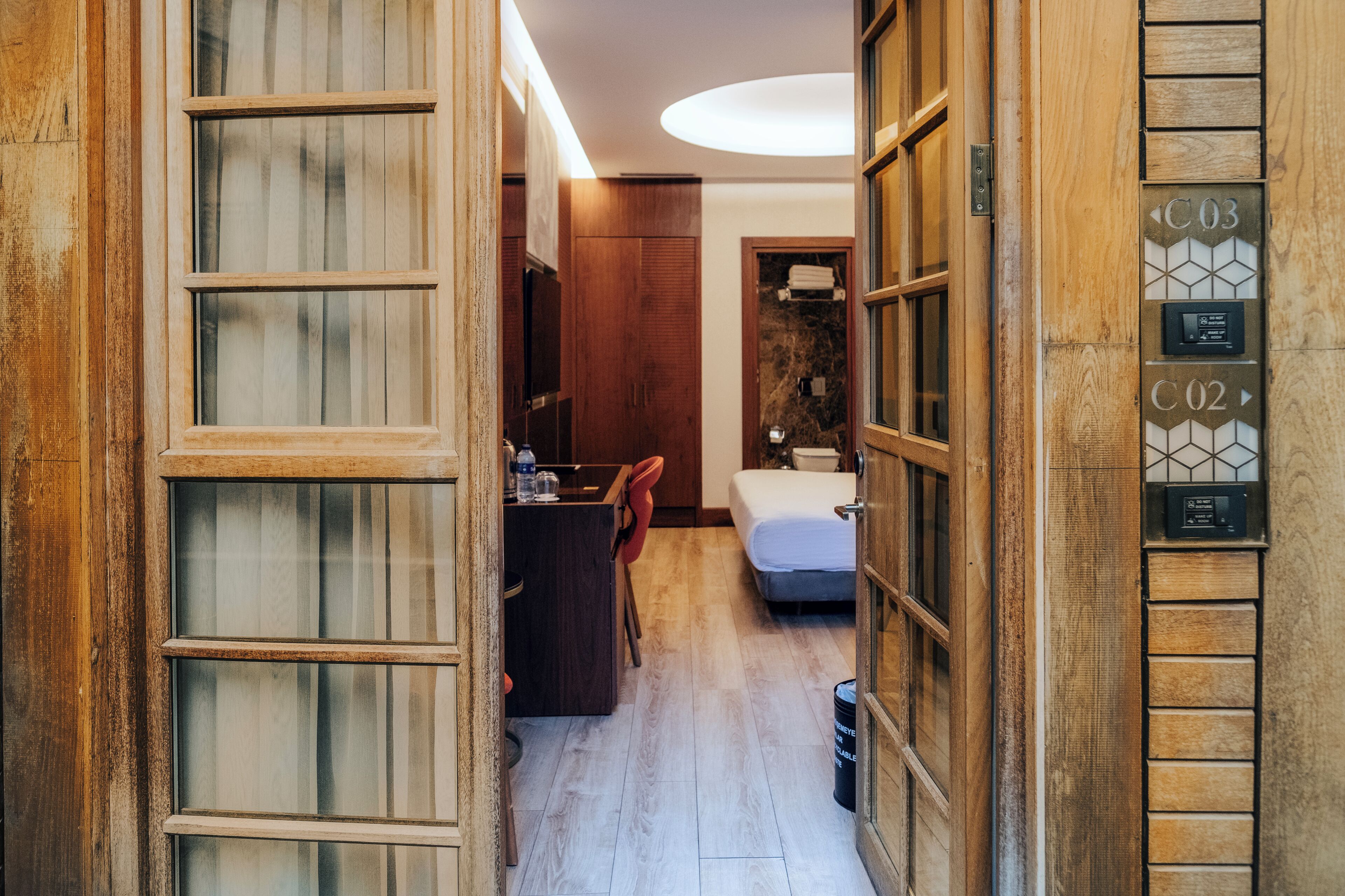 Court Yard Double Room | Hypo-allergenic bedding, minibar, in-room safe, desk