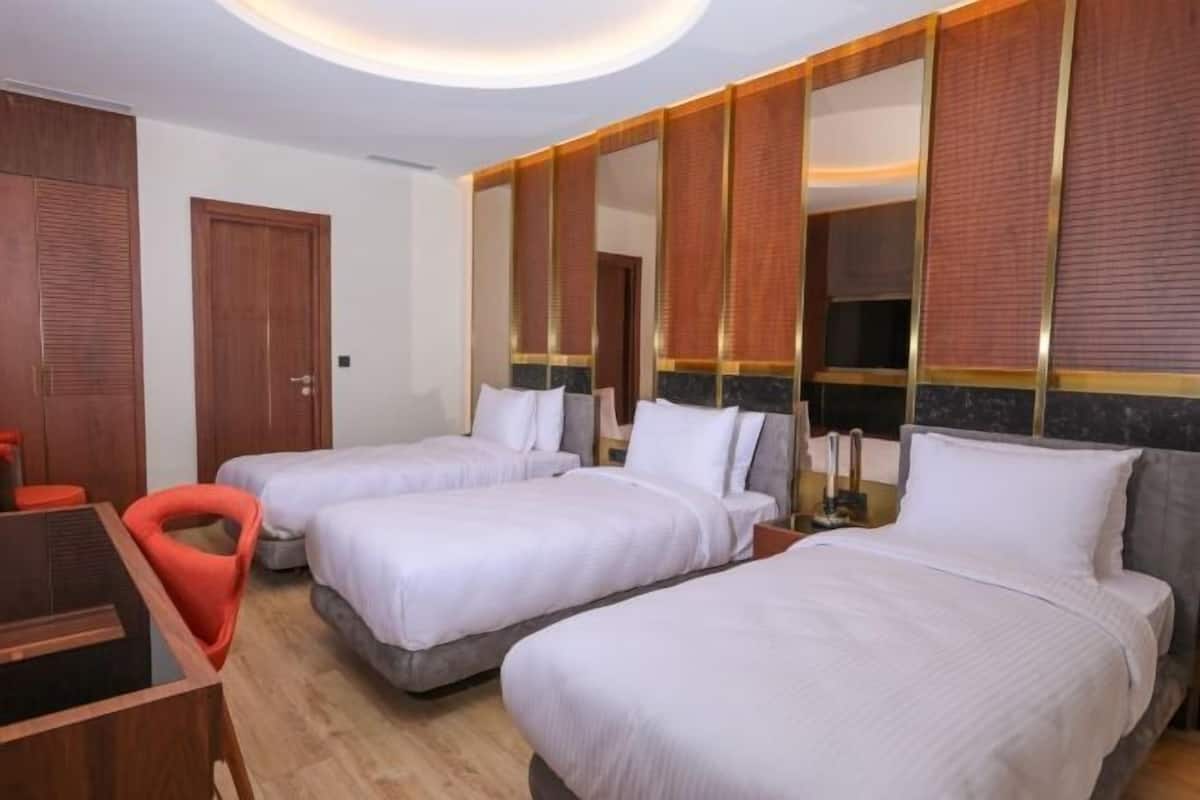 Literie hypoallergénique, minibar, coffres-forts dans les chambres