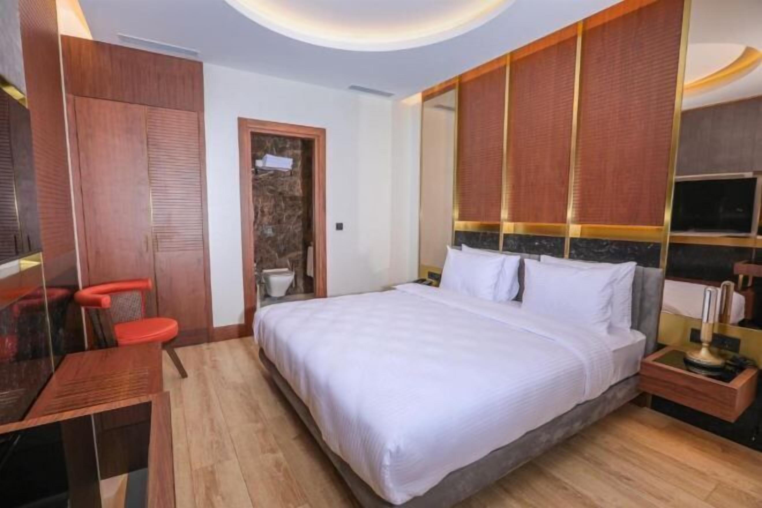 低刺激性寝具、ミニバー、セーフティボックス (室内)、デスク