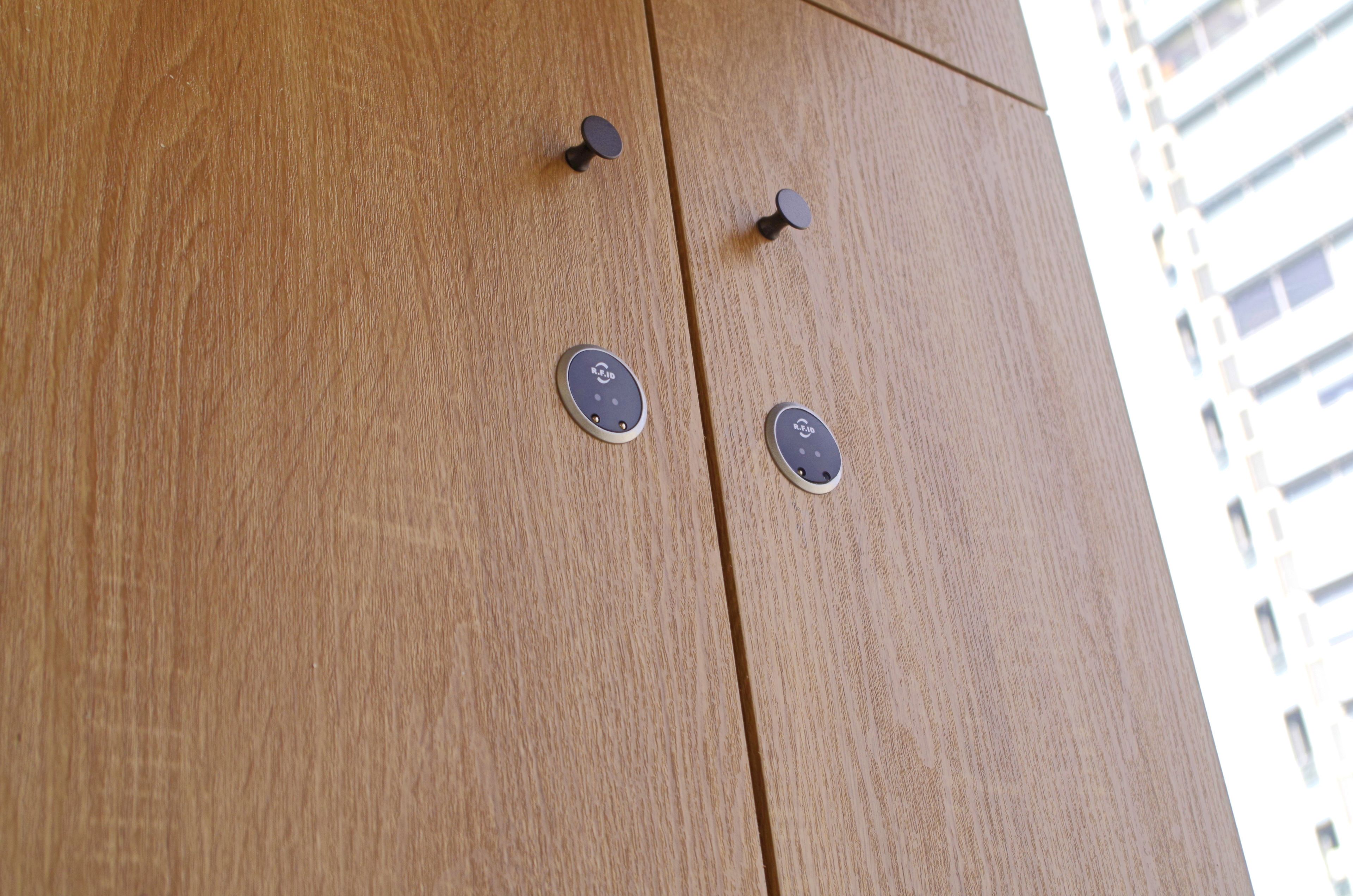 A wooden panel with two circular buttons and a vertical line.