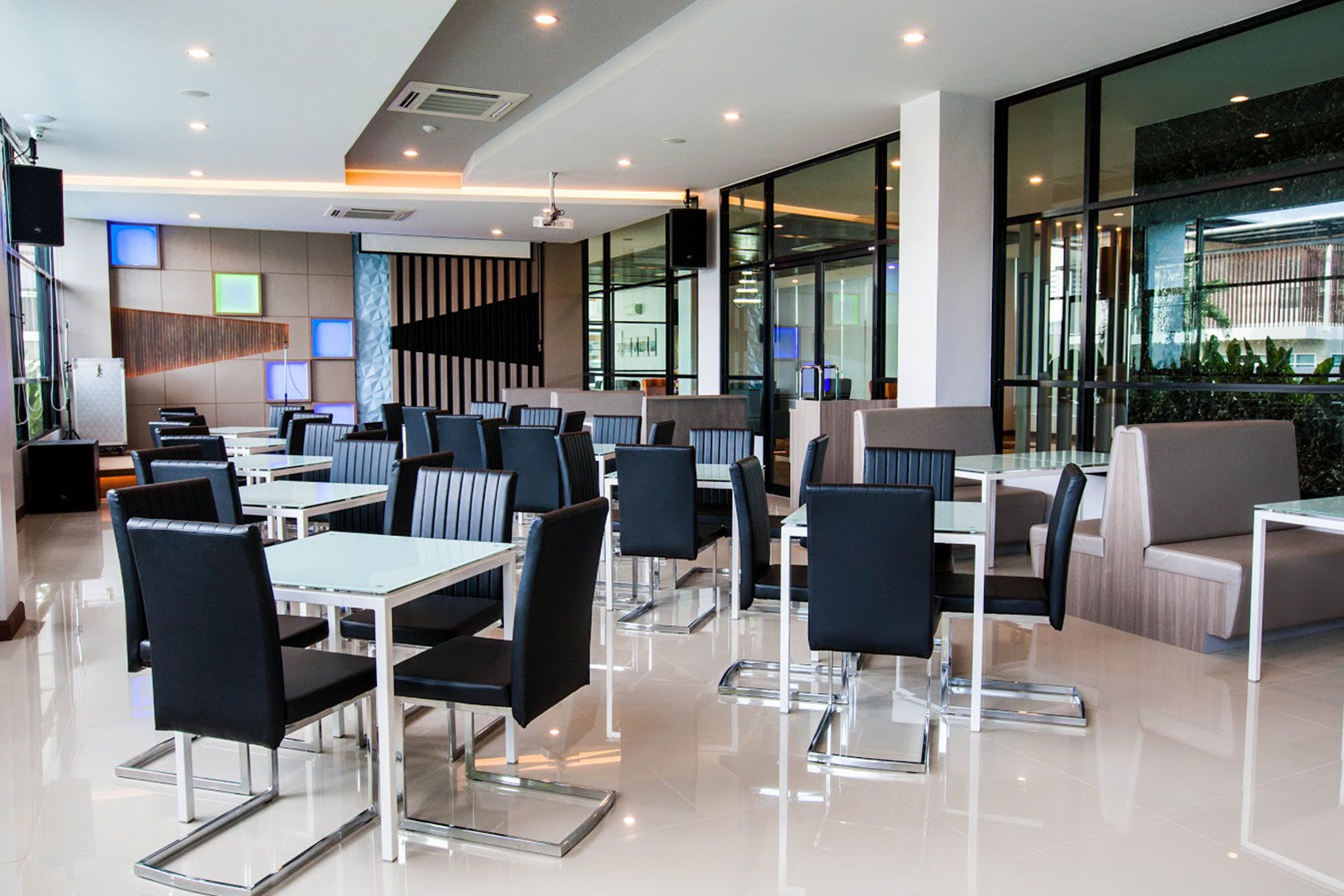 breakfast, lunch, dinner served; thai cuisine