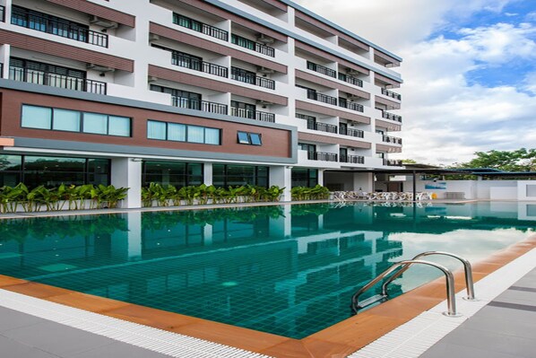 Outdoor pool, pool loungers