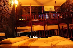 Minibar, bureau, chambres insonorisées, fer et planche à repasser