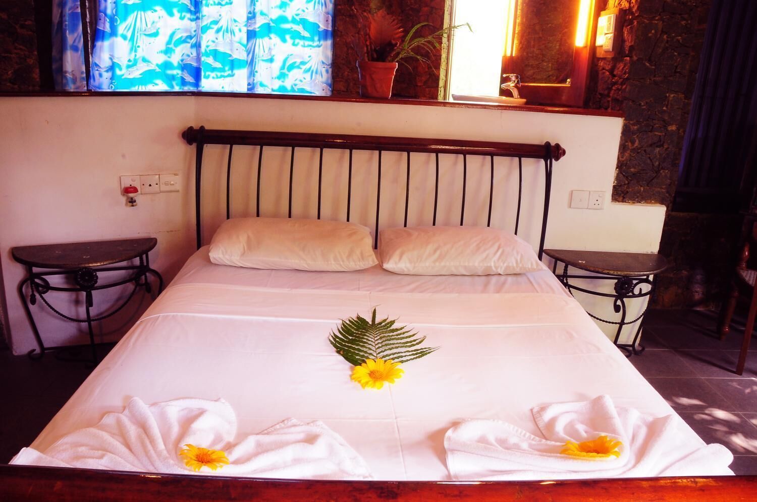 Minibar, escritorio, sistema de insonorización