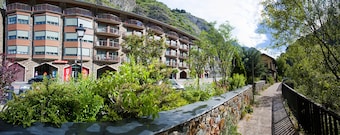 安多拉 4 天酒店 - 卡尼略