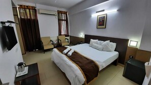 Iron/ironing board, free WiFi - YMCA Tourist Hostel (New Delhi)