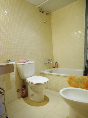 Apartment, 1 Bedroom, Terrace, Ground Floor | Bathroom