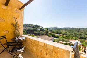 Luxury Villa, 4 Bedrooms, Private Pool (ΙΙ) | Balcony - Erondas Cretan Country Villas (Mylopotamos)