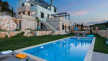 Deluxe Villa, 4 Bedrooms, Private Pool (Ι) | Terrace/patio