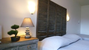 Desk, soundproofing, free WiFi - Hotel de l'Ocean (La Rochelle)