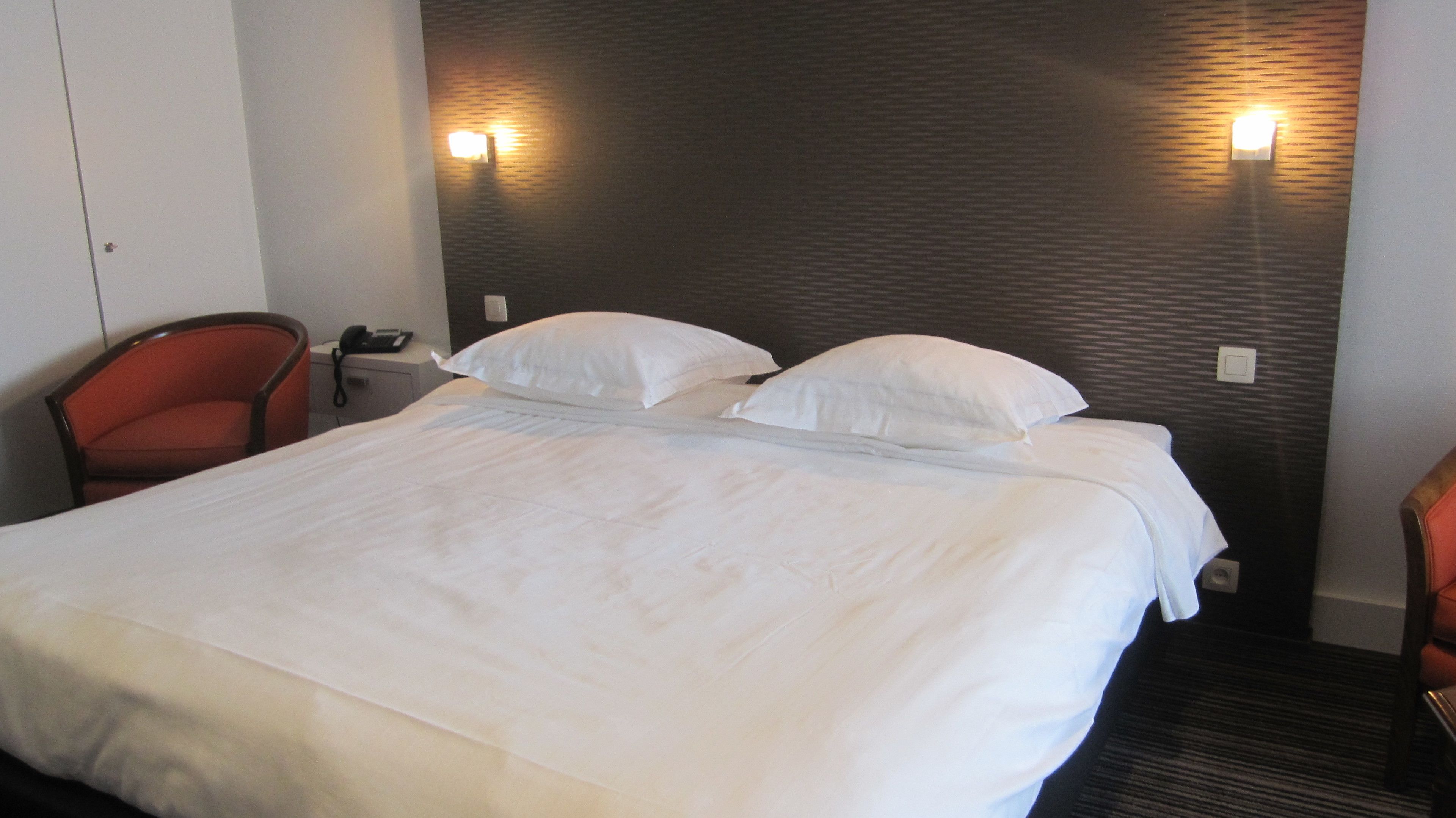 hoofdgebouw luxe | minibar, in-room safe, desk, laptop workspace