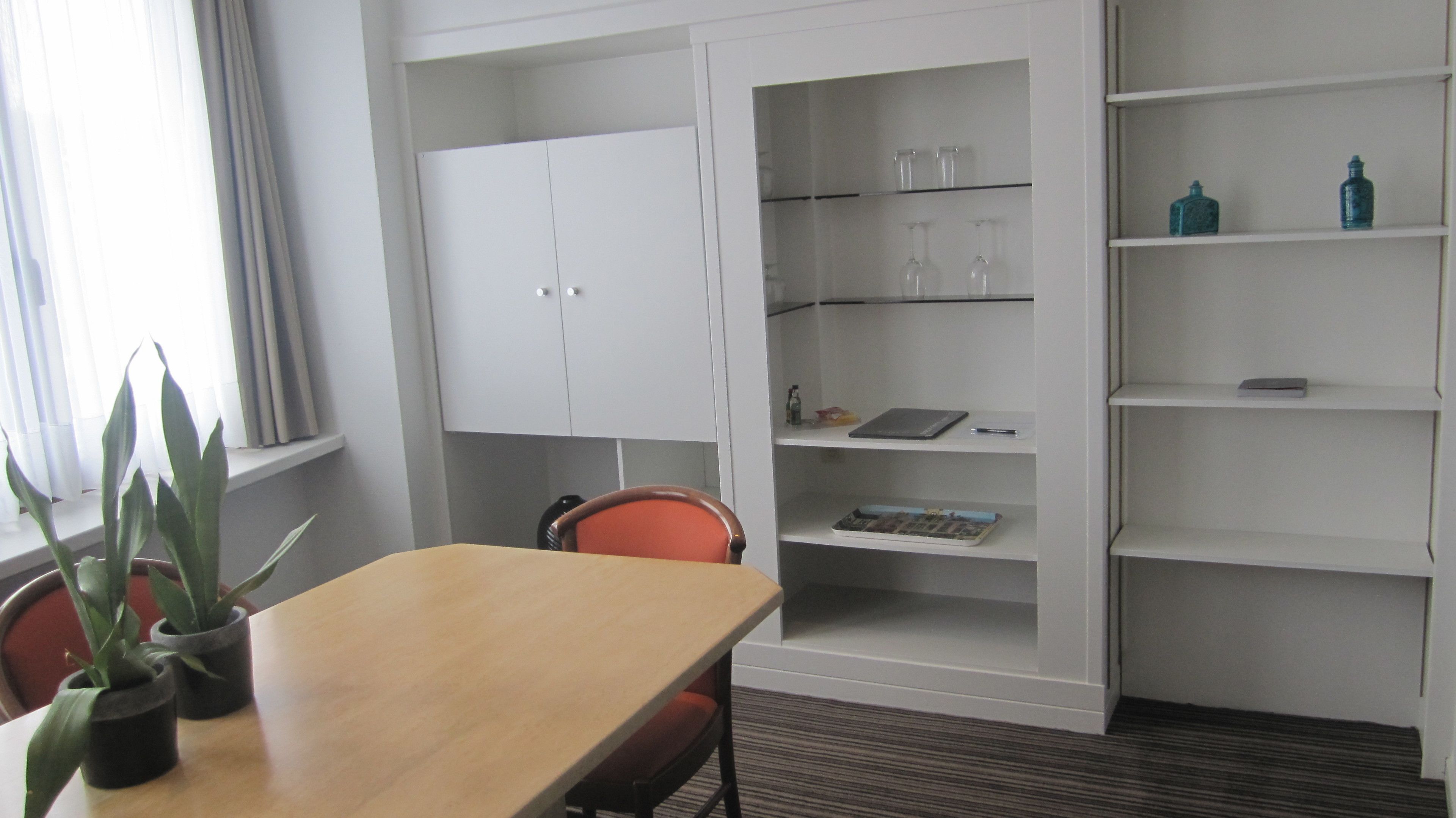 hoofdgebouw luxe | living area | flat-screen tv