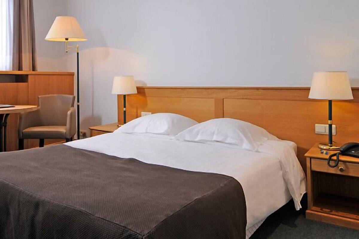 minibar, in-room safe, desk, laptop workspace