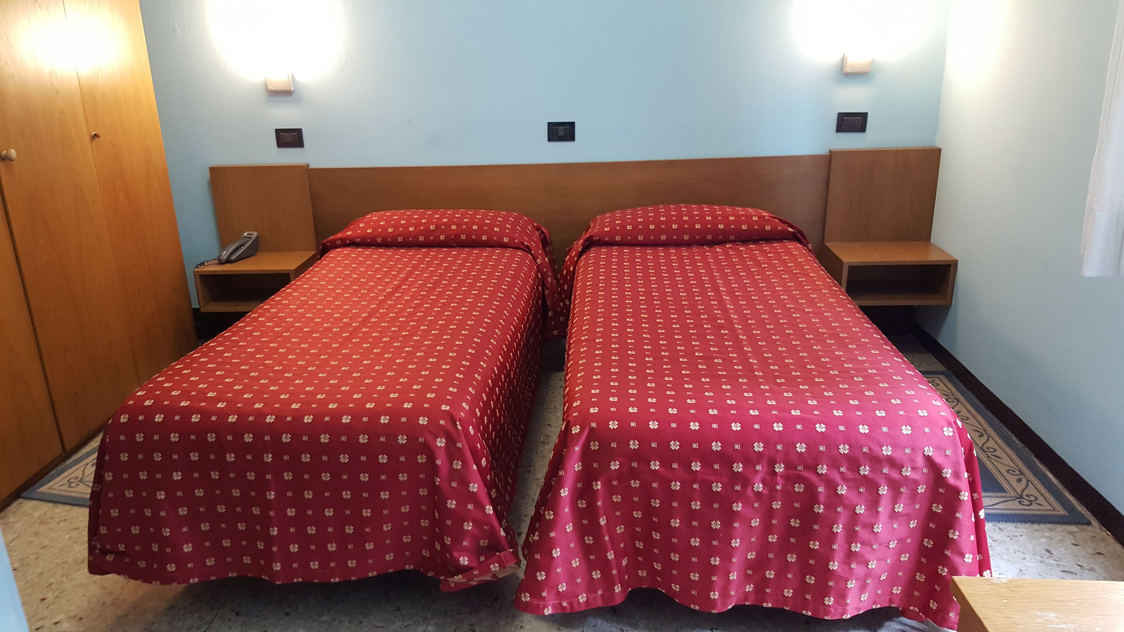 basic double or twin room, 1 double or 2 single beds | in-room safe, desk, free wifi