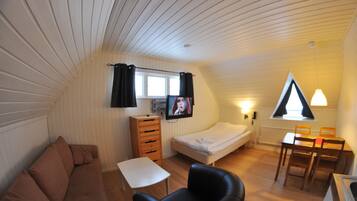 Cabin, Multiple Beds | Desk, blackout drapes, free WiFi