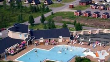 حمّام سباحة خارجي موسمي