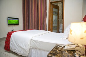 Desk, iron/ironing board, rollaway beds, free WiFi - St Augustine Apartment & Hotel (Kigali)