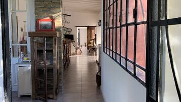 Cottage Keluarga | Dapur pribadi | Lemari es, microwave, kompor, dan mesin pembuat kopi/teh