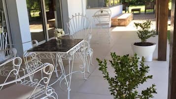 Rumah, 3 kamar tidur | Teras/patio