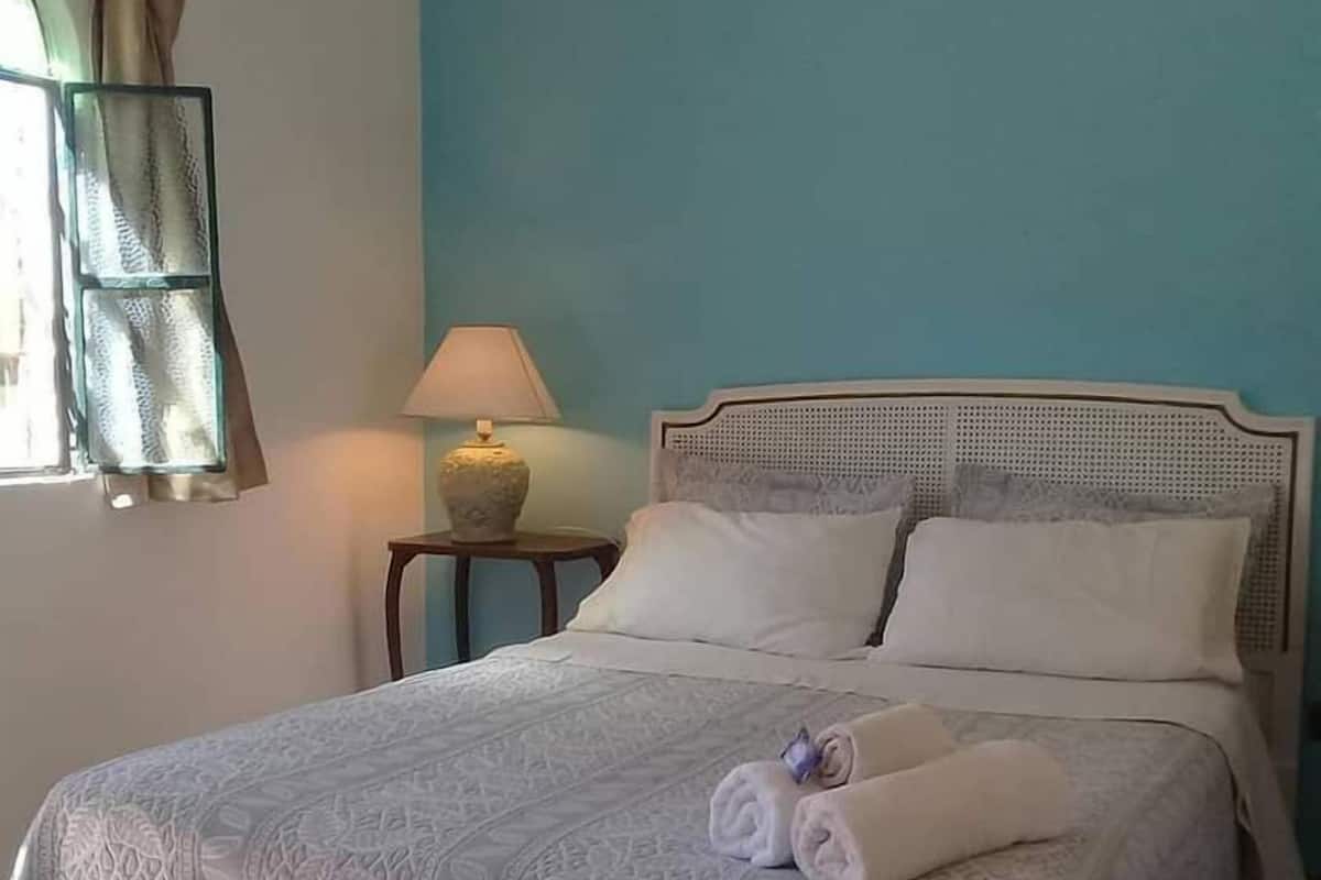 Standard Double Room | Free WiFi, bed sheets