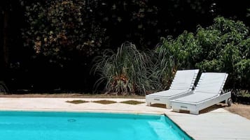 Seasonal outdoor pool