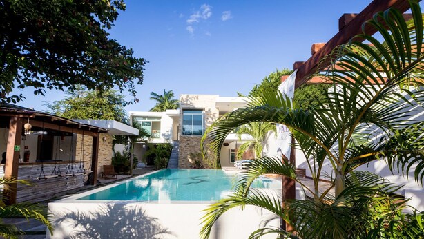 Outdoor pool - Sayab Hostel (Playa del Carmen)