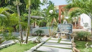 Outdoor pool - Sayab Hostel (Playa del Carmen)