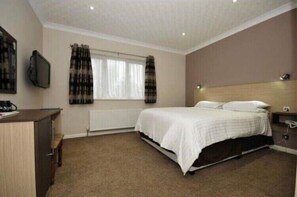 Deluxe Double Room, 1 Double Bed, Ensuite, Garden View | Desk, iron/ironing board, free WiFi
