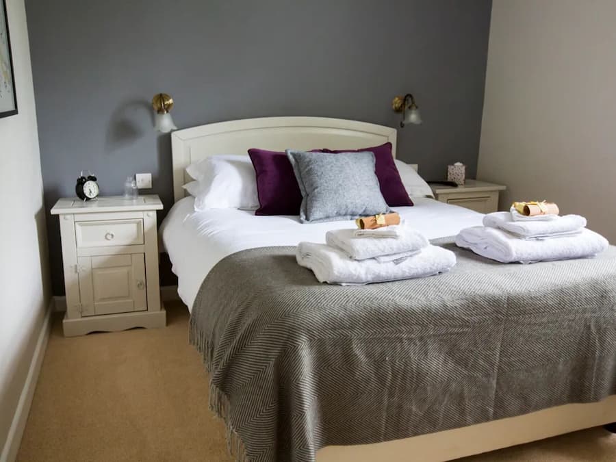 Economy dubbelrum - eget badrum | Skrivbord, strykjärn/strykbräda, gratis wi-fi och sängkläder