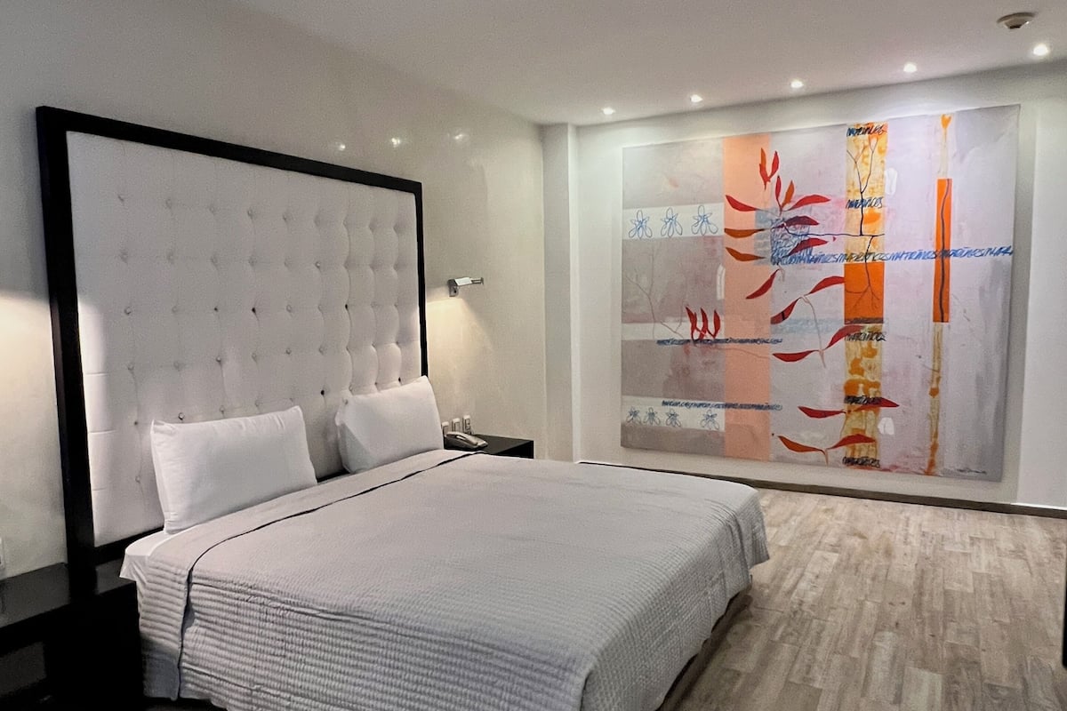 Standard Room | Premium bedding, in-room safe, desk, iron/ironing board