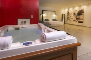 Premium bedding, in-room safe, desk, iron/ironing board
