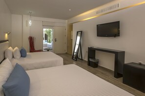 Premium bedding, in-room safe, desk, iron/ironing board