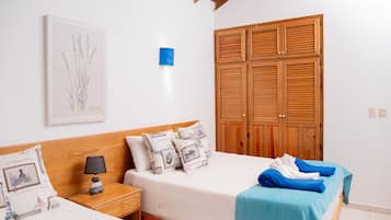 Cuna de viaje, wifi gratis y ropa de cama
