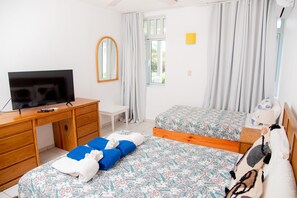 Travel cot, free WiFi, bed sheets
