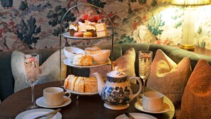 Dinner served  - Hatherley Manor Hotel & Spa (Gloucester)