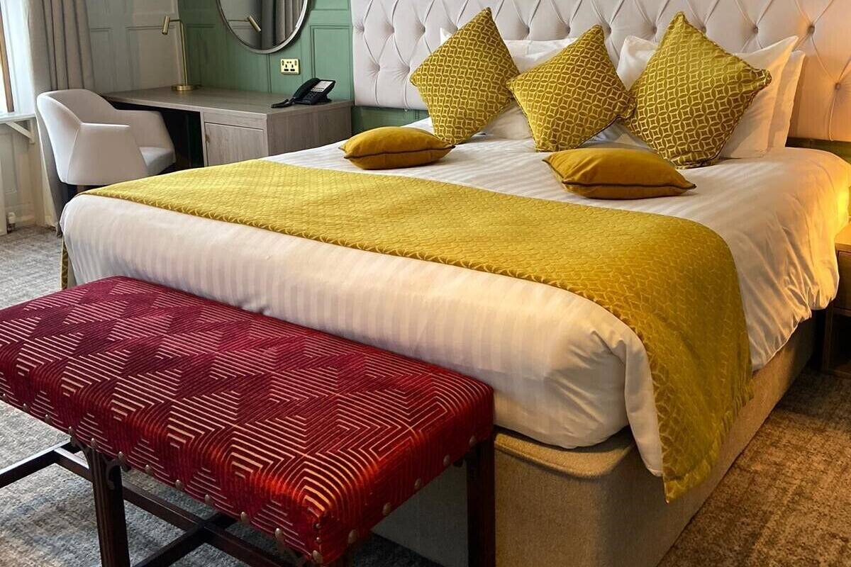 Deluxe 'Charles Allen Jones' Double / Twin Bedroom (With Spa Access)